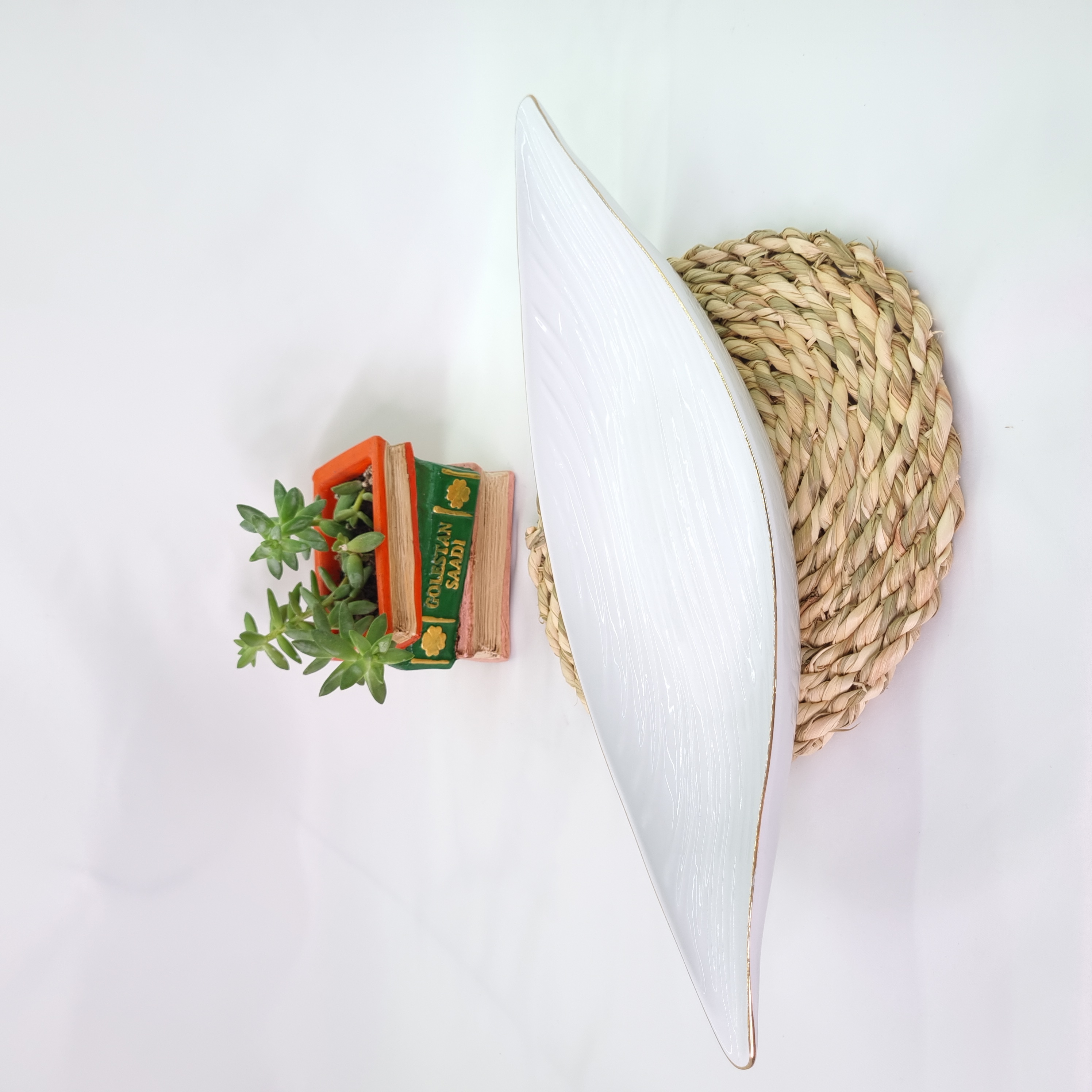 کاسه  چینی لب طلایی مدل قایقی لمون